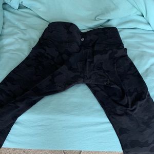 Lululemon size 6 camo crop leggings